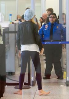 Heather Graham feet photo thumbnail