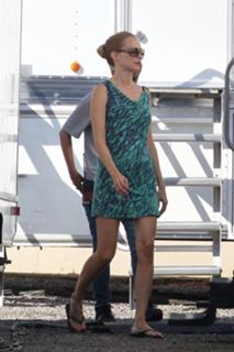 Heather Graham feet photo thumbnail