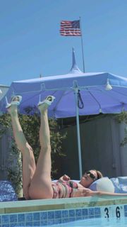 Heather Graham feet photo thumbnail