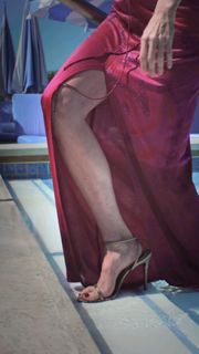 Heather Graham feet photo thumbnail