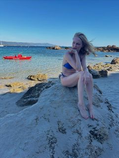 Heather Graham feet photo thumbnail