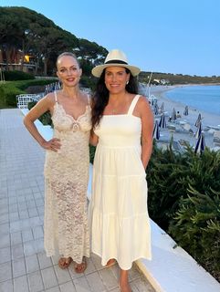 Heather Graham feet photo thumbnail