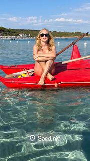 Heather Graham feet photo thumbnail