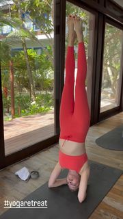 Heather Graham feet photo 17