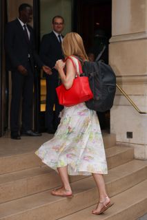 Heather Graham feet photo 3