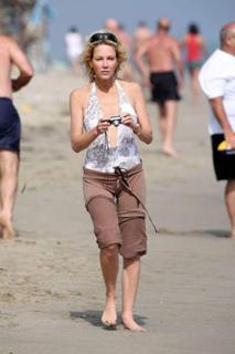 Heather Locklear feet photo thumbnail