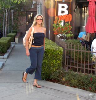 Heather Locklear feet photo thumbnail