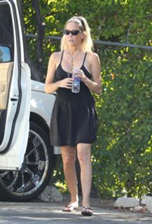 Heather Locklear feet photo thumbnail