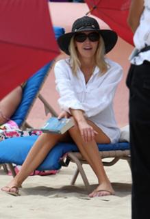 Heather Locklear feet photo thumbnail