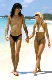 Heather Locklear feet photo thumbnail
