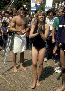 Heather Locklear feet photo thumbnail