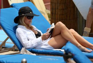Heather Locklear feet photo thumbnail
