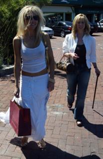 Heather Locklear feet photo thumbnail