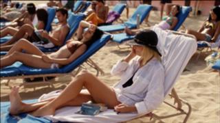 Heather Locklear feet photo thumbnail
