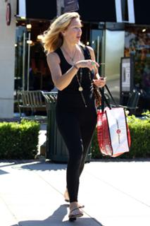 Heather Locklear feet photo thumbnail