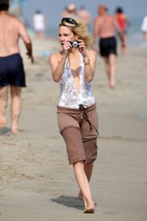 Heather Locklear feet photo thumbnail