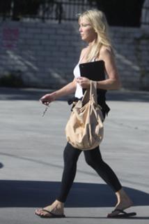 Heather Locklear feet photo thumbnail