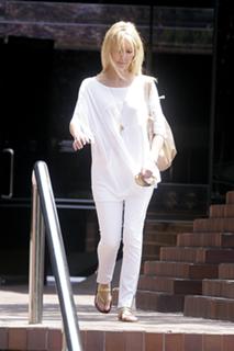 Heather Locklear feet photo thumbnail