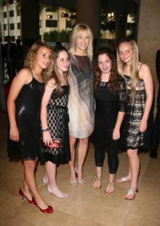 Heather Locklear feet photo thumbnail