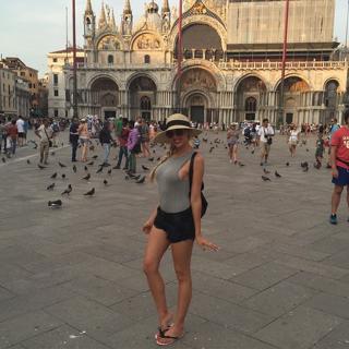 Heather Rae Young feet photo 9