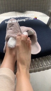 Heather Rae Young feet photo 3