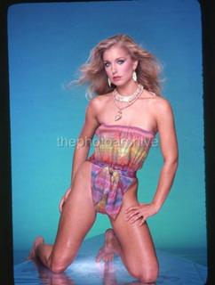 Heather Thomas feet photo thumbnail