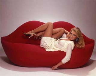 Heather Thomas feet photo thumbnail