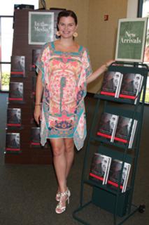 Heather Tom feet photo 11