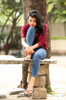 Hebah Patel feet photo 11