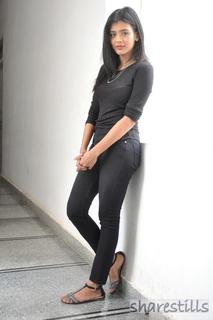 Hebah Patel feet photo 1