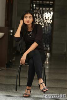 Hebah Patel feet photo 20
