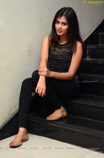 Hebah Patel feet photo 16