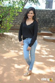 Hebah Patel feet photo 12