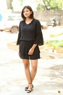 Hebah Patel feet photo 7