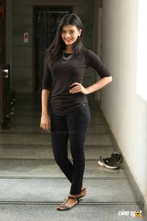 Hebah Patel feet photo 5