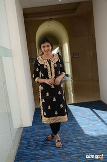 Hebah Patel feet photo 17
