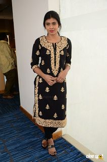 Hebah Patel feet photo 16