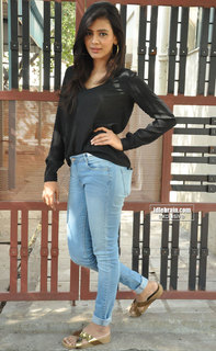 Hebah Patel feet photo 13