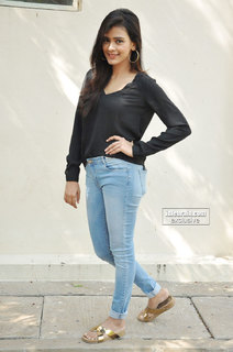 Hebah Patel feet photo 11