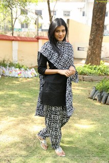 Hebah Patel feet photo 1
