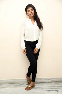 Hebah Patel feet photo 14