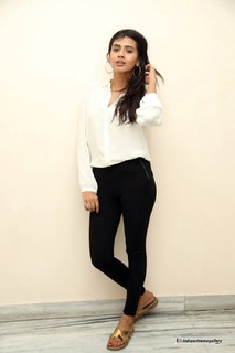 Hebah Patel feet photo 13