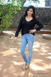 Hebah Patel feet photo 12