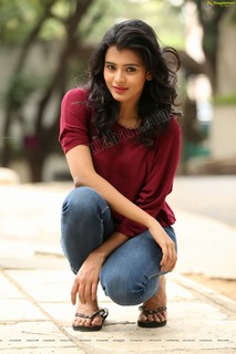 Hebah Patel feet photo 9