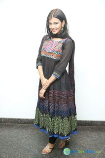 Hebah Patel feet photo 6