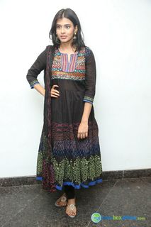 Hebah Patel feet photo 4