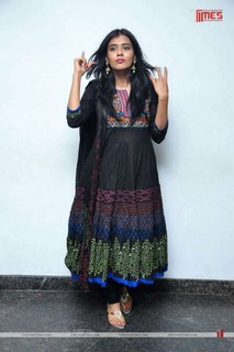 Hebah Patel feet photo 17