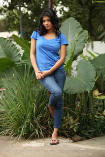 Hebah Patel feet photo 13