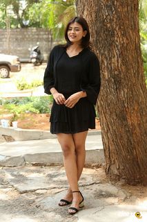 Hebah Patel feet photo 8