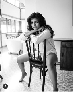 Hebah Patel feet photo 17